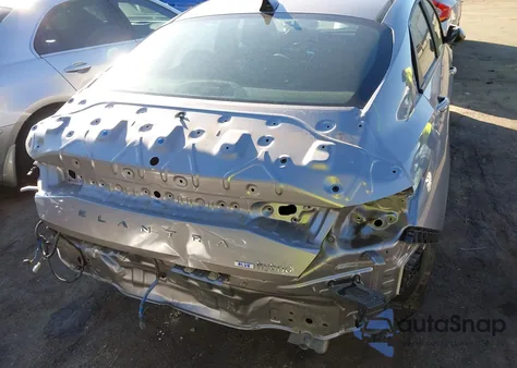 2023 Hyundai Elantra Hybrid Blue z USA, uszkodzony, nr VIN KMHLM4AJ7PU041983